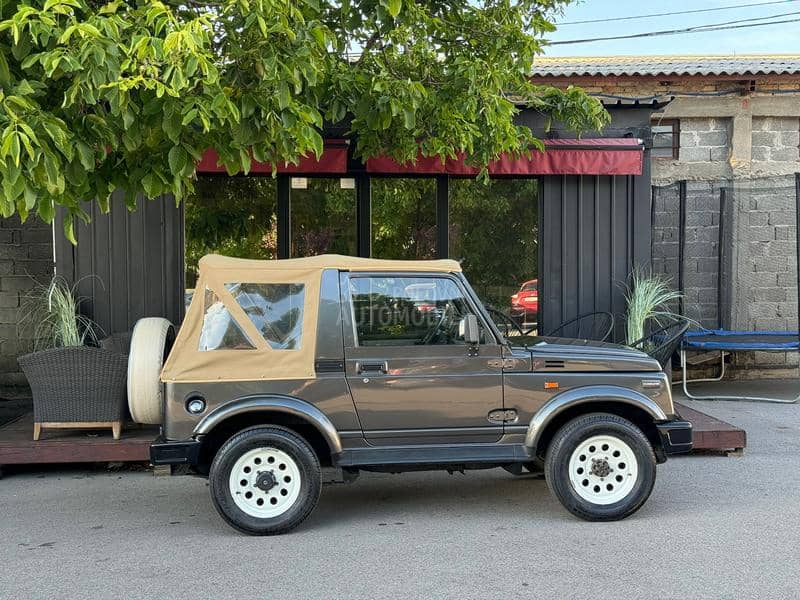Suzuki SJ Samurai 