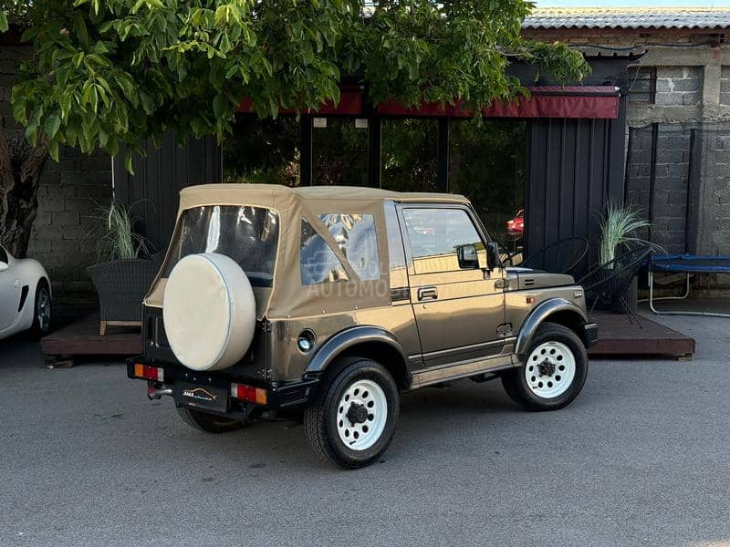 Suzuki SJ Samurai 
