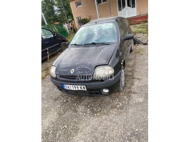 Renault Clio -  kompletan auto u delovima