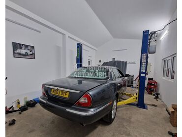 Jaguar XJ6 -  kompletan auto u delovima