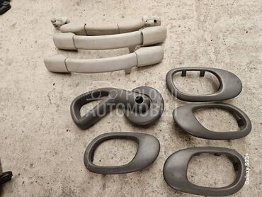 PLASTIKA NA VRATIMA RUCICA za Peugeot 206