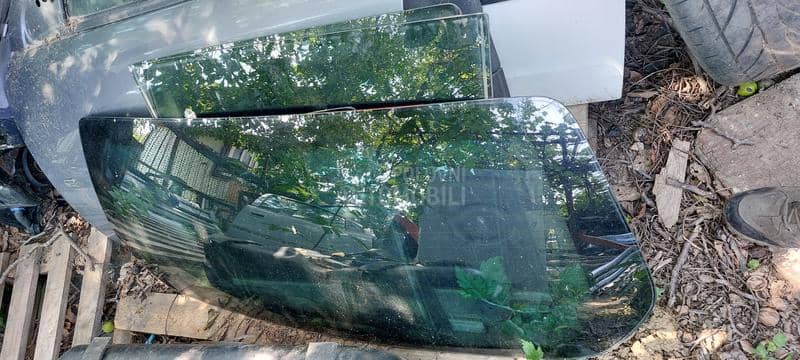 Stakla zatamnjena fabrički