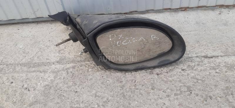Desni retrovizor mehanicki