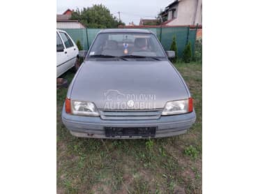 Opel Kadett -  kompletan auto u delovima