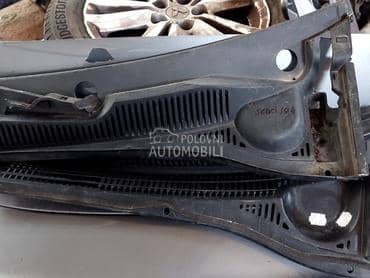 Plastika haube oko brisaca za Suzuki SX4 od 2006. do 2013. god.