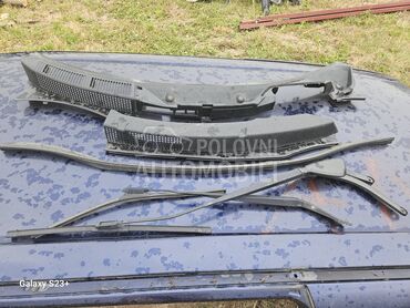 PLASTIKA ISPOD BRISACA za Renault Scenic za 2006. god.