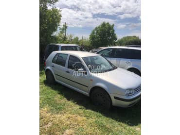 Volkswagen Golf 4 -  kompletan auto u delovima