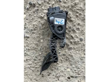 Papucica gasa za Fiat Sedici od 2006. do 2013. god.