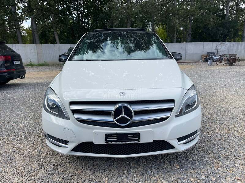 Mercedes Benz B 180 Matik//pano//CH