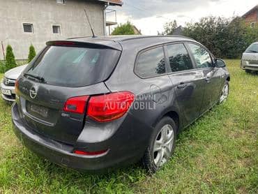 Opel Astra J 1.7 2011. god. -  kompletan auto u delovima