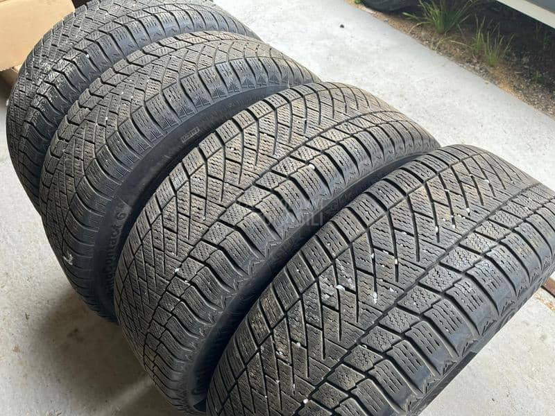 Continental 215/60 R17 Zimska