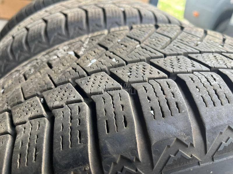 Continental 215/60 R17 Zimska