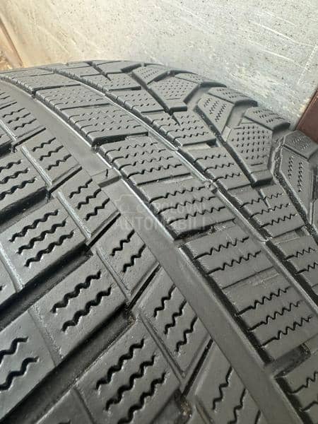 Hankook 255/45 R18 Zimska