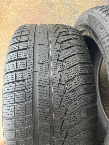 Hankook 255/45 R18 Zimska