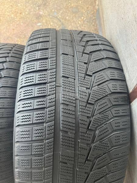 Hankook 255/45 R18 Zimska