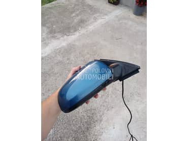 B6 Retrovizor plav kao nov za Audi A4 od 2001. do 2004. god.