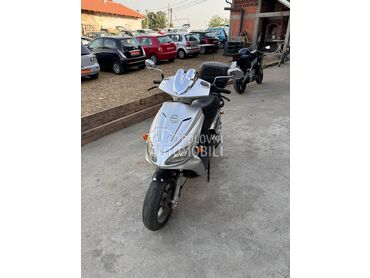 Benelli Velvet 150