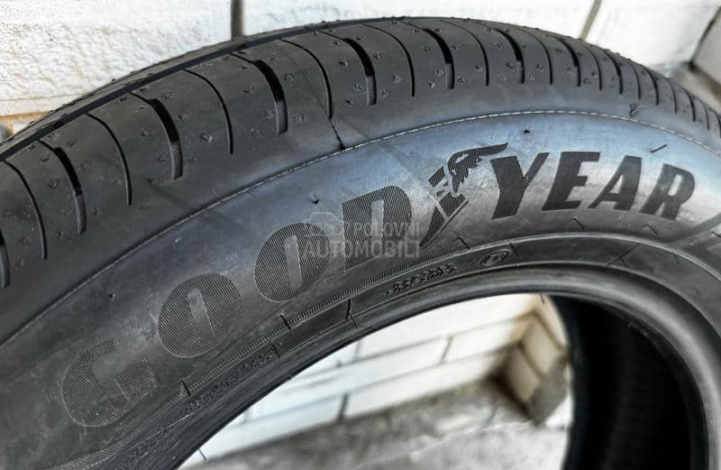 Goodyear 215/60 R17 Letnja