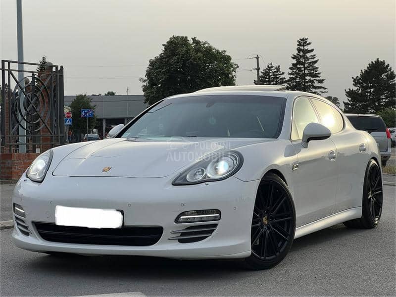 Porsche Panamera 4 / sport chrono /