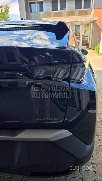 Peugeot 3008 1.2HY ALLURE 136 AT6