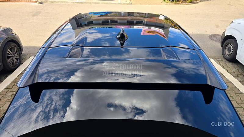 Peugeot 3008 1.2HY ALLURE 136 AT6