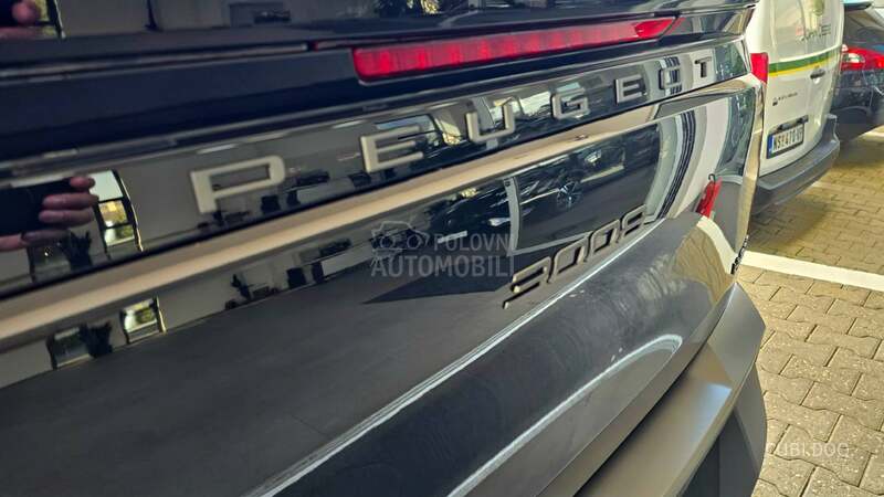 Peugeot 3008 1.2HY ALLURE 136 AT6