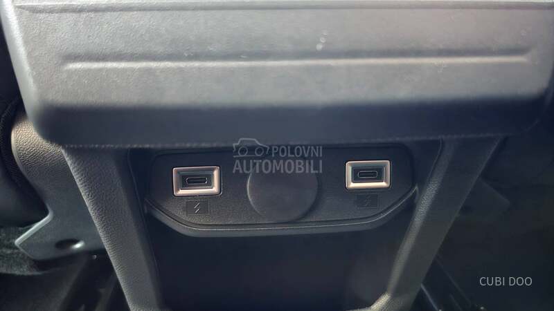 Peugeot 3008 1.2HY ALLURE 136 AT6