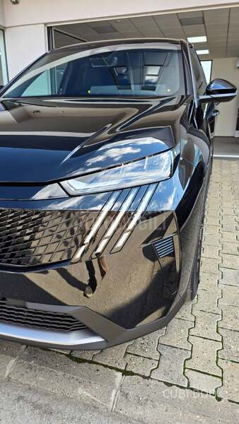 Peugeot 3008 1.2HY ALLURE 136 AT6