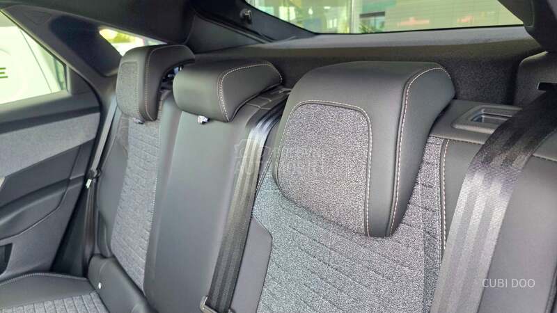 Peugeot 3008 1.2HY ALLURE 136 AT6