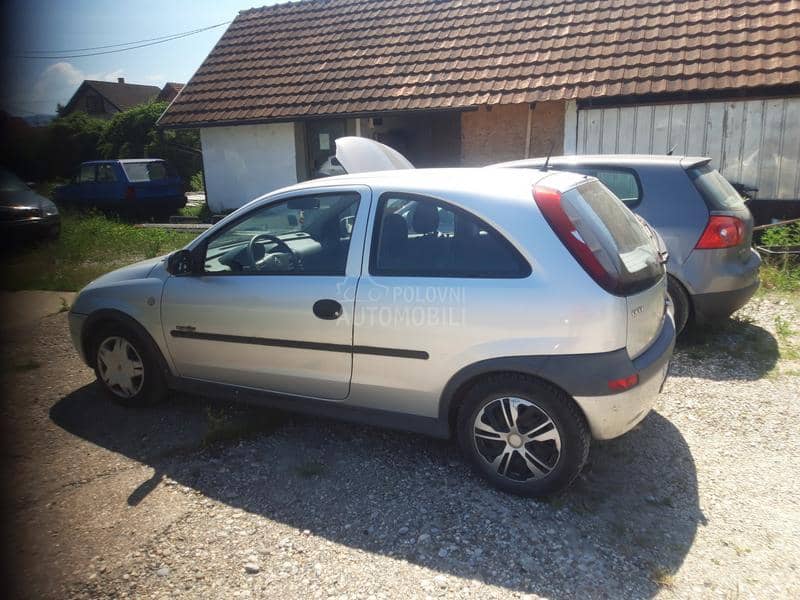 Opel Corsa C -  kompletan auto u delovima