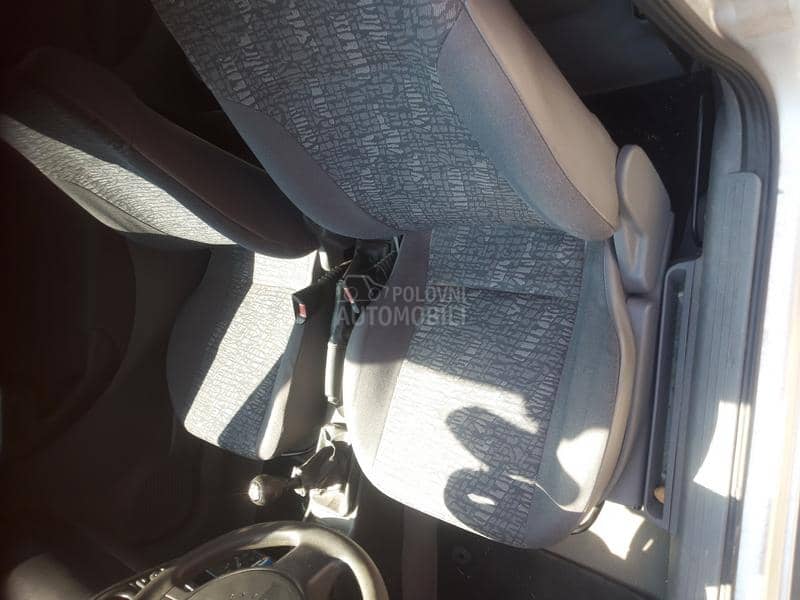 Opel Corsa C -  kompletan auto u delovima