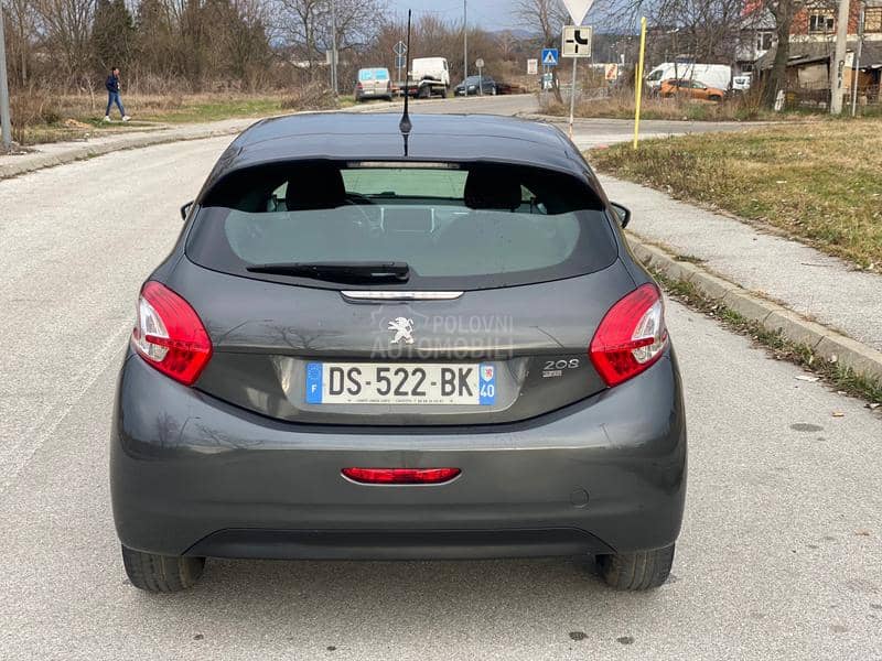 Peugeot 208 