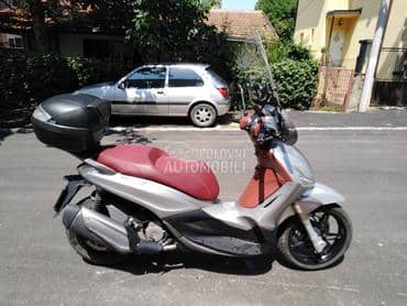 Piaggio Beverly 350 sport touring