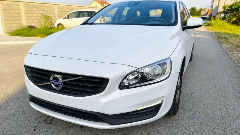 Volvo V60 BombonicaPrava