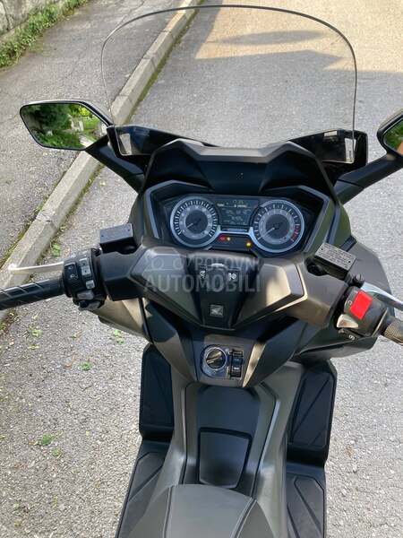 Honda forza 300