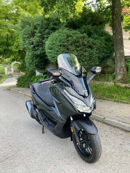 Honda forza 300