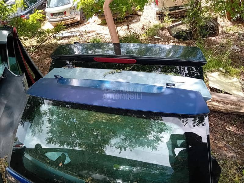 gepek vrata sa spojlerom