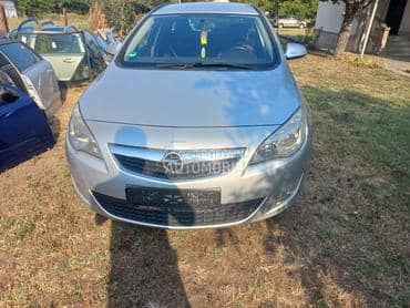 Opel Astra J 1.7cdt 2011. god. -  kompletan auto u delovima