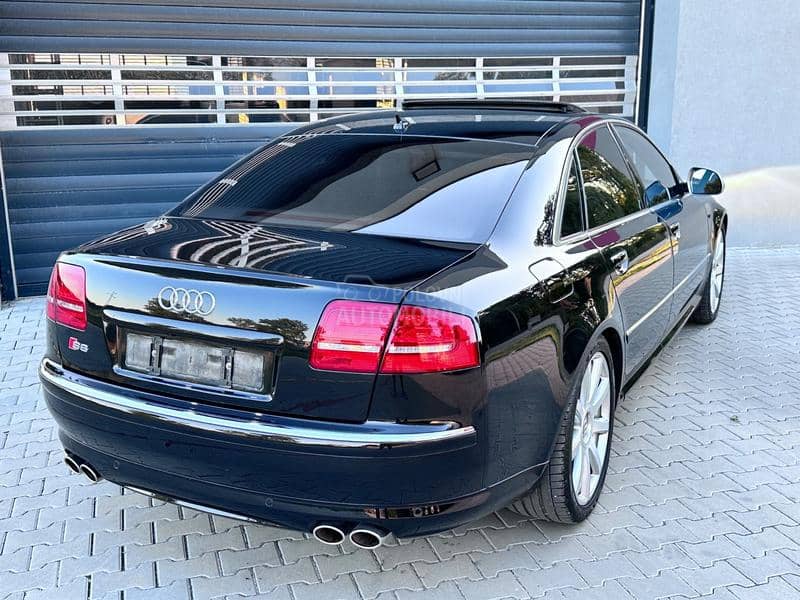 Audi S8 5.2 V10