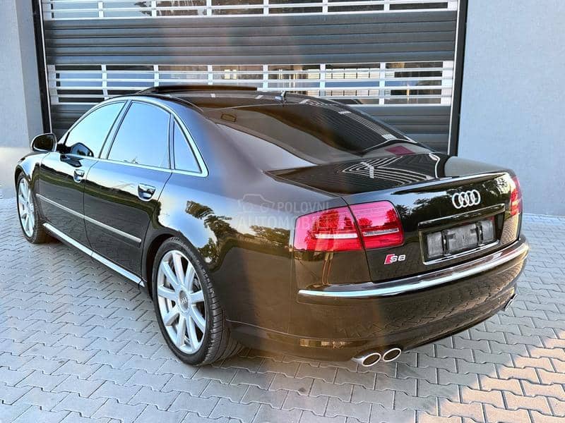 Audi S8 5.2 V10