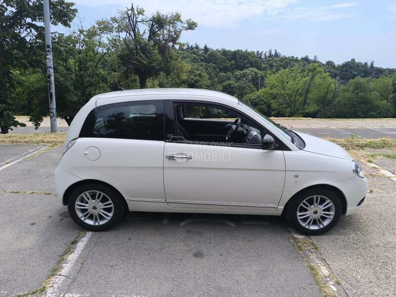 Lancia Ypsilon 1.2 i UNICA NOVO