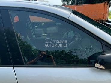 Staklo prednje desno za Renault Scenic od 2009. do 2016. god.