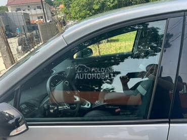 Staklo prednje levo za Renault Scenic od 2009. do 2016. god.