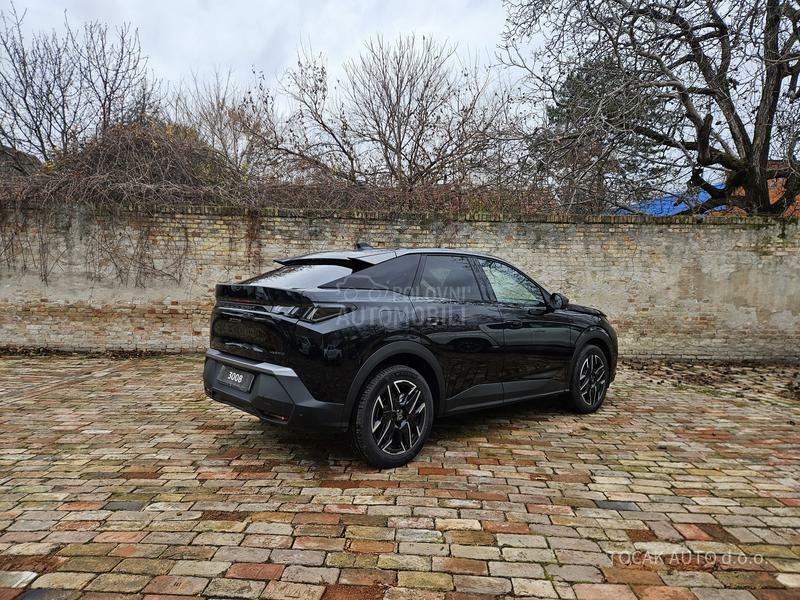Peugeot 3008 1.2 HY Allure 136