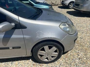 Krilo desno sivo za Renault Clio od 2005. do 2014. god.