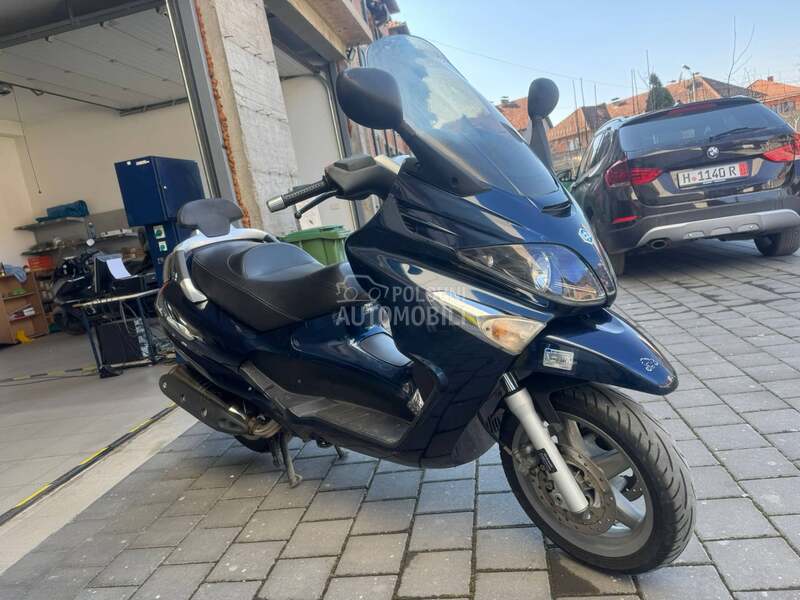 Piaggio XEVO 400