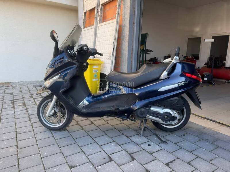Piaggio XEVO 400