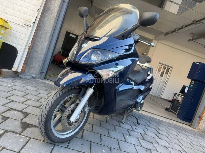 Piaggio XEVO 400