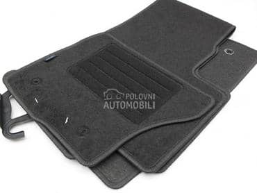 Petex tepih patosnice za Land Rover Discovery od 2017. do 2023. god.