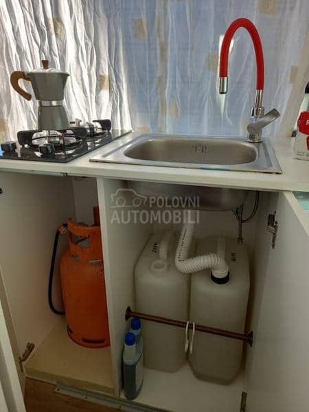 Mercedes Benz Sprinter 215